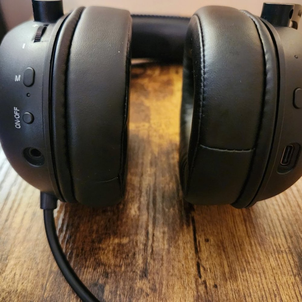 NIB Wireless RGB Gaming Headset - Picture 4 of 6